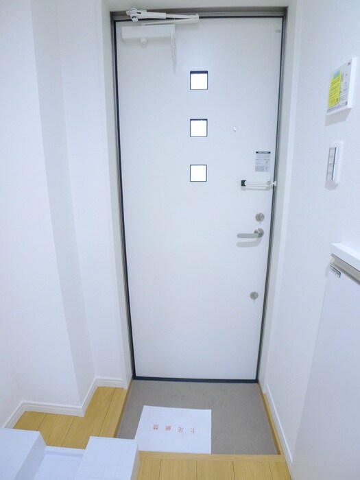 物件内観写真16　(玄関)