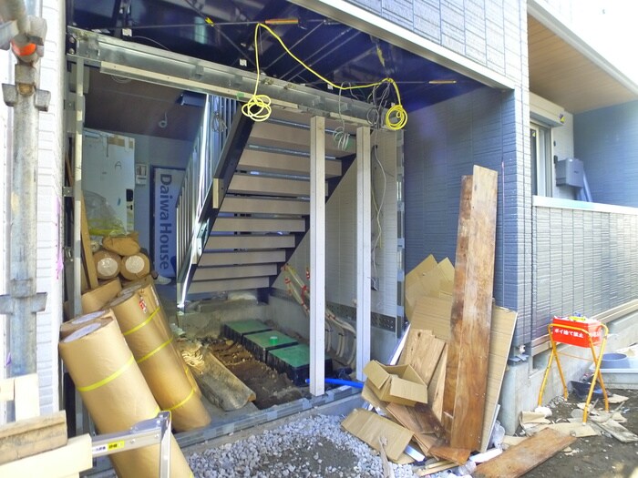 物件外観写真3　(エントランス部分)