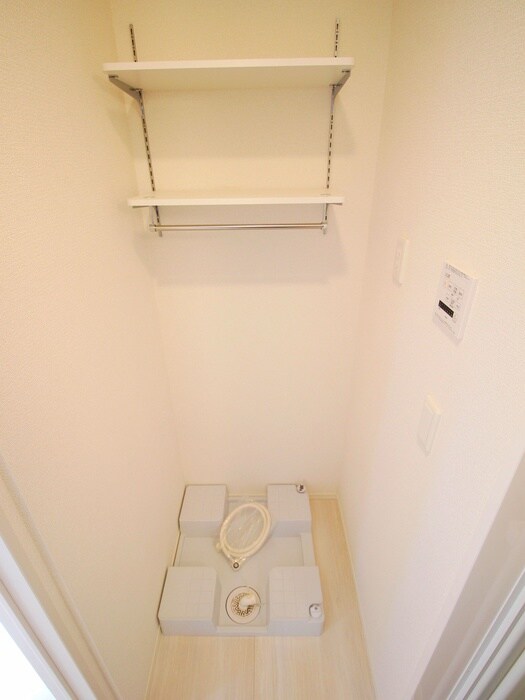 物件内観写真14　(洗濯機置場)