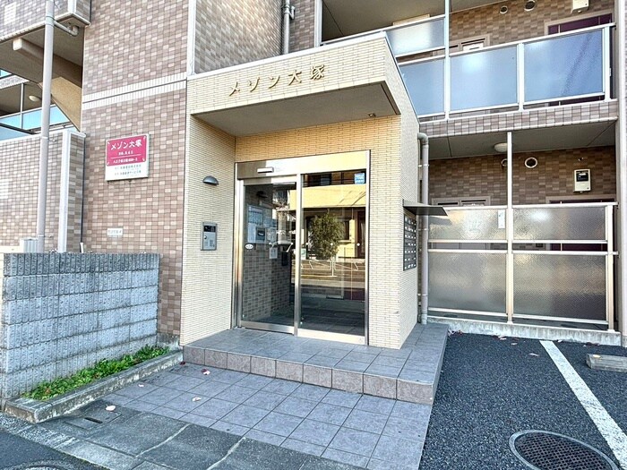 物件外観写真3　(エントランス部分)