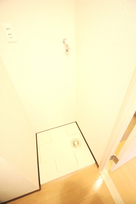 物件内観写真14　(洗濯機置場)