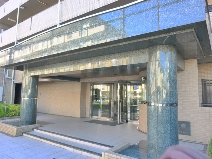 物件外観写真3　(エントランス部分)