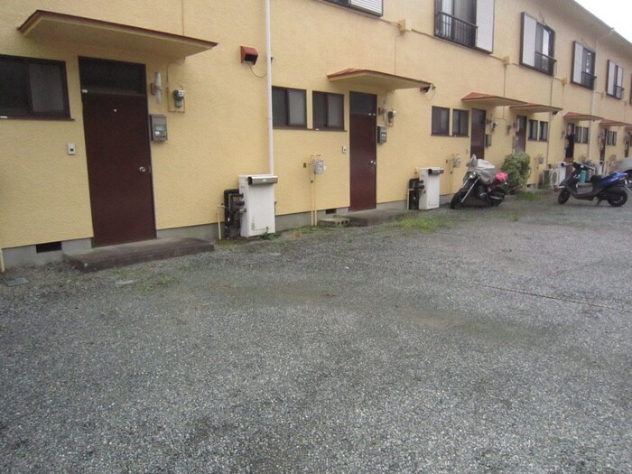 物件外観写真3　(駐車場)