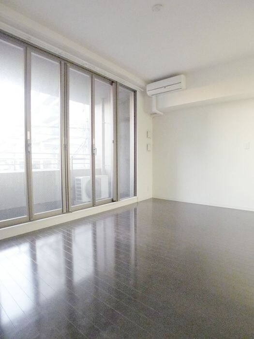 物件内観写真8　(室内からの展望)