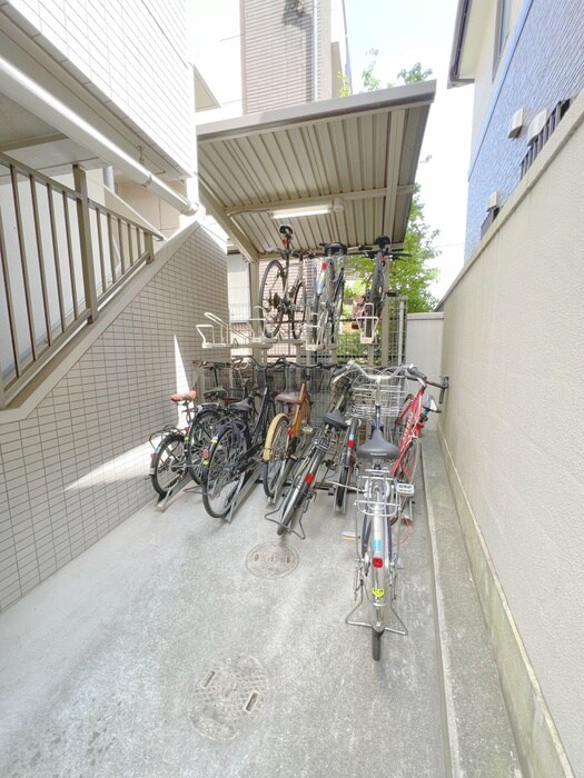 物件外観写真6　(駐輪場)
