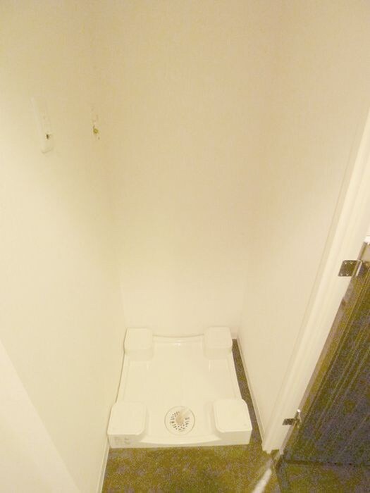 物件内観写真14　(洗濯機置場)