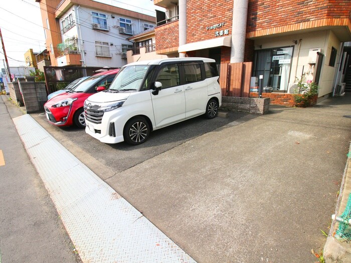 物件外観写真4　(駐車場)