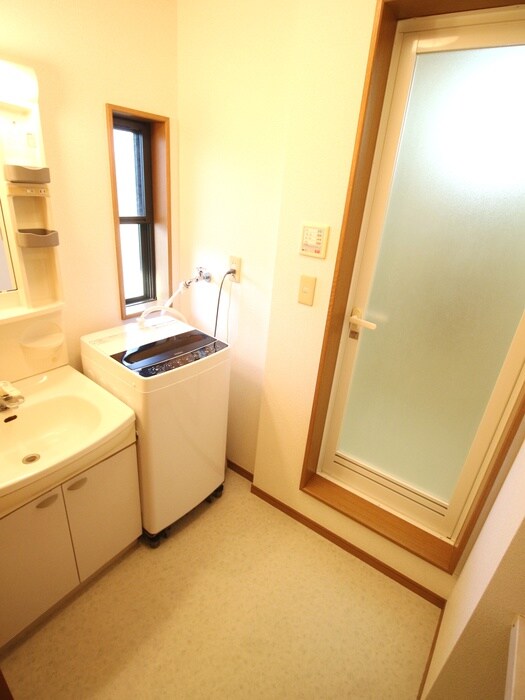 物件内観写真14　(洗濯機置場)