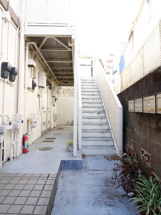 物件外観写真4　(エントランス部分)