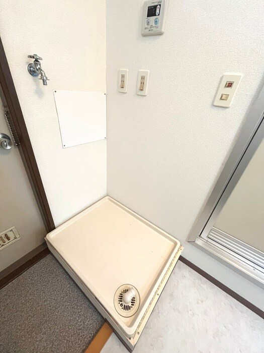 物件内観写真12　(洗濯機置場)