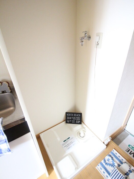 物件内観写真14　(洗濯機置場)