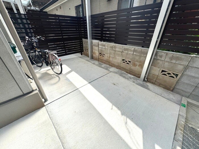 物件外観写真5　(駐輪場)