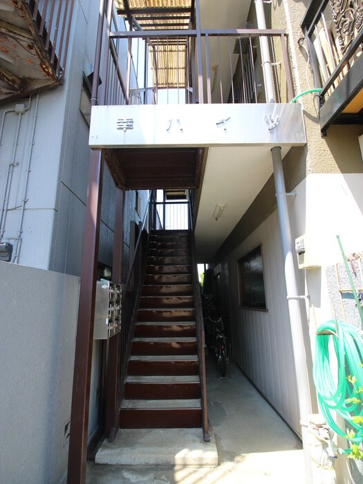 物件外観写真4　(エントランス部分)