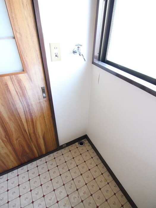 物件内観写真11　(洗濯機置場)