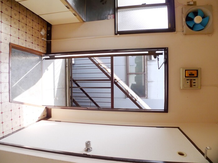 物件内観写真14　(玄関)