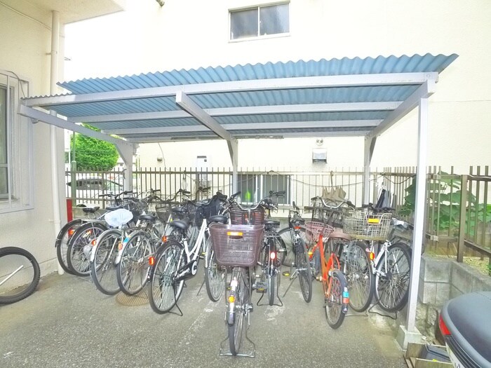 物件外観写真5　(駐輪場)