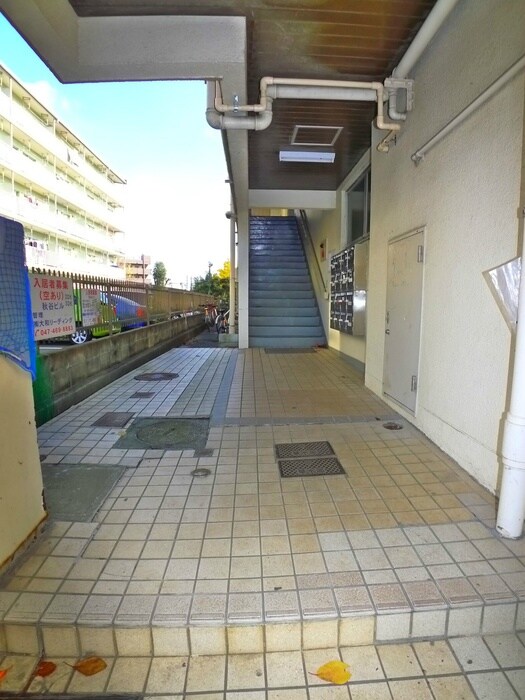 物件外観写真6　(エントランス部分)