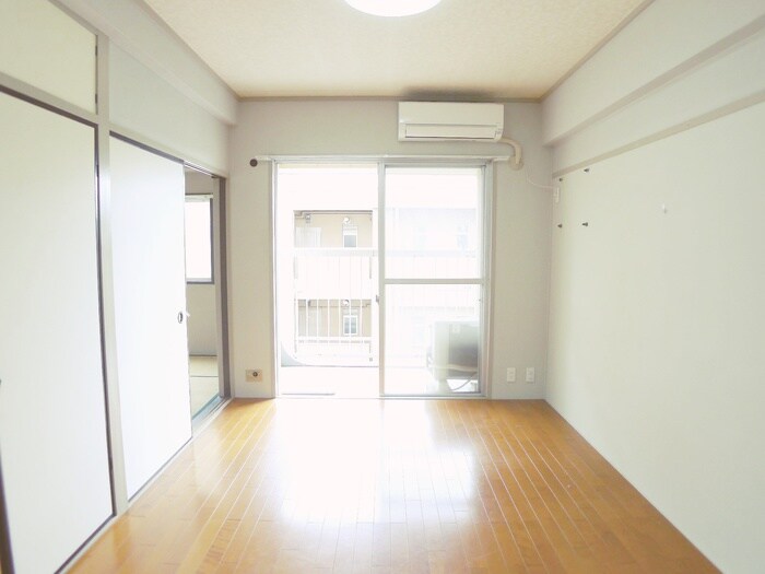 物件内観写真10　(居室)