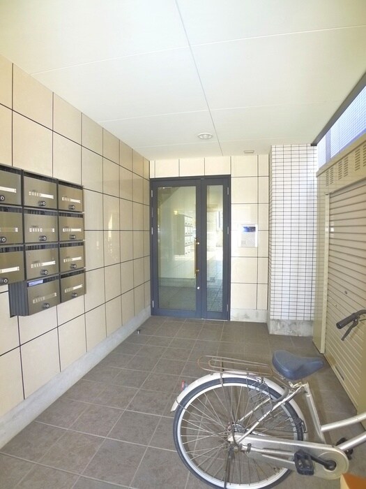 物件外観写真3　(エントランス部分)
