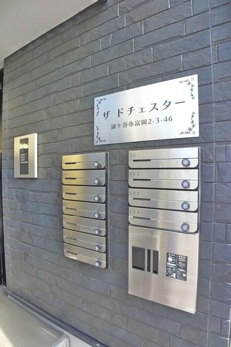 物件外観写真4　(エントランス部分)