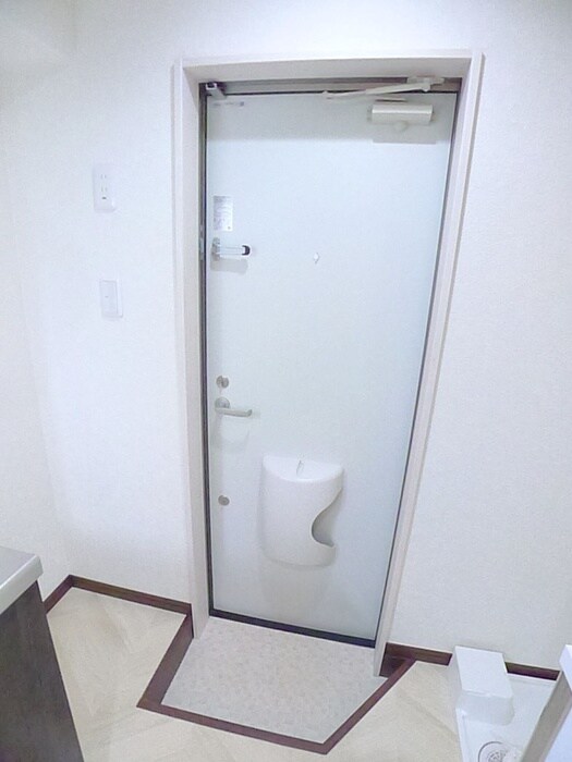 物件内観写真16　(玄関)