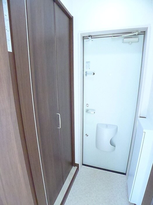 物件内観写真16　(玄関)