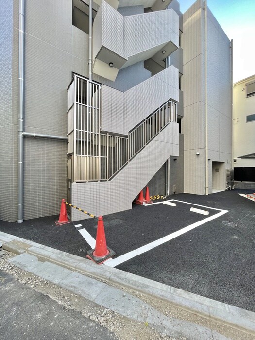 物件外観写真6　(駐車場)