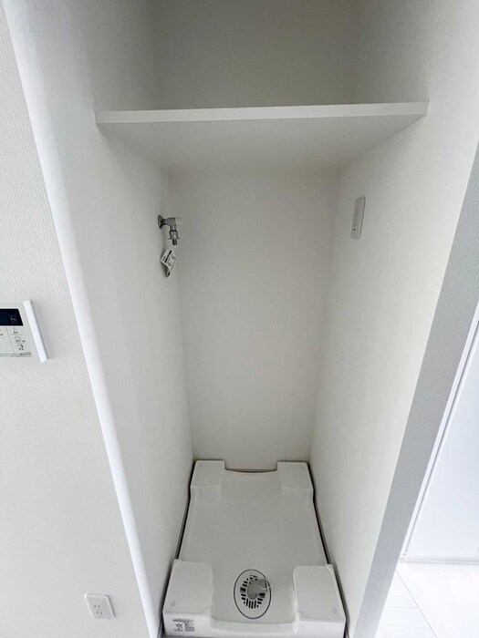 物件内観写真12　(洗濯機置場)