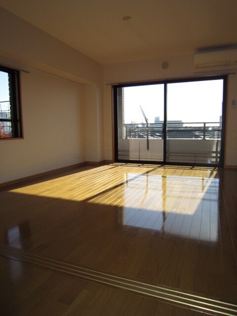 物件内観写真4　(室内からの展望)