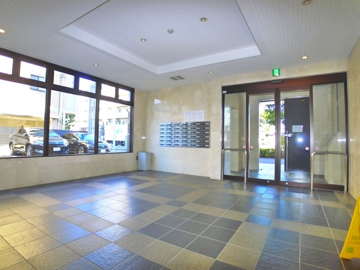 物件外観写真2　(エントランス部分)