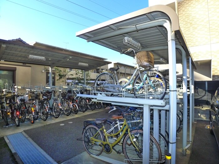 物件外観写真4　(駐輪場)