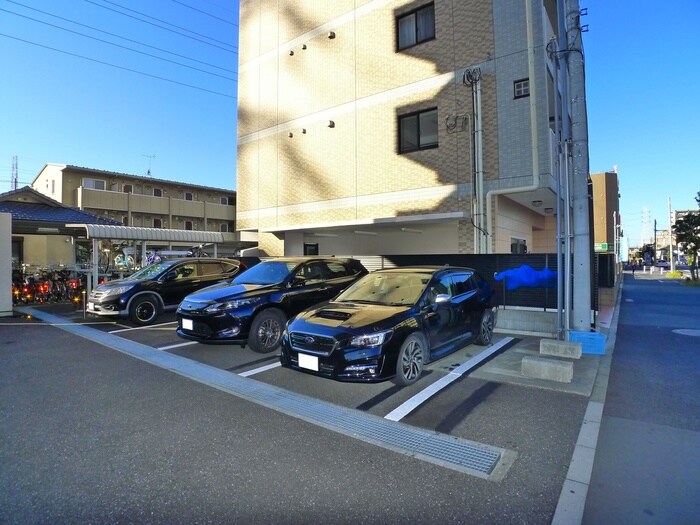 物件外観写真5　(駐車場)