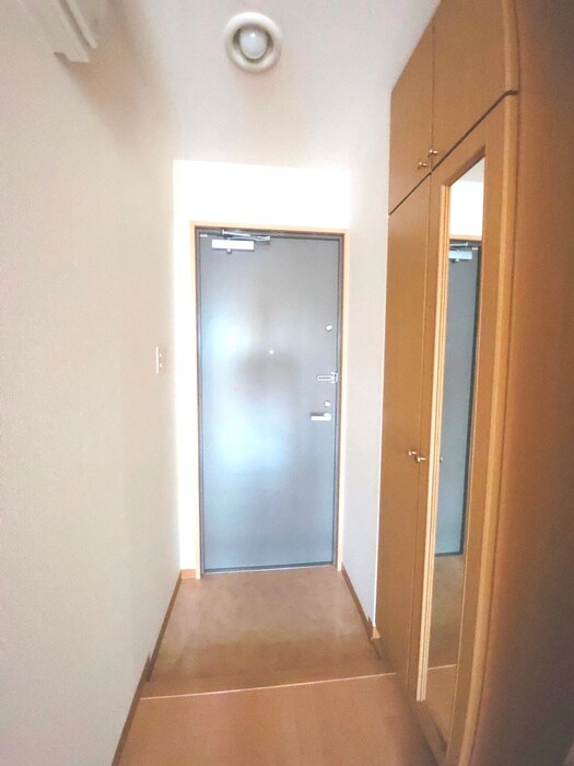 物件内観写真16　(玄関)