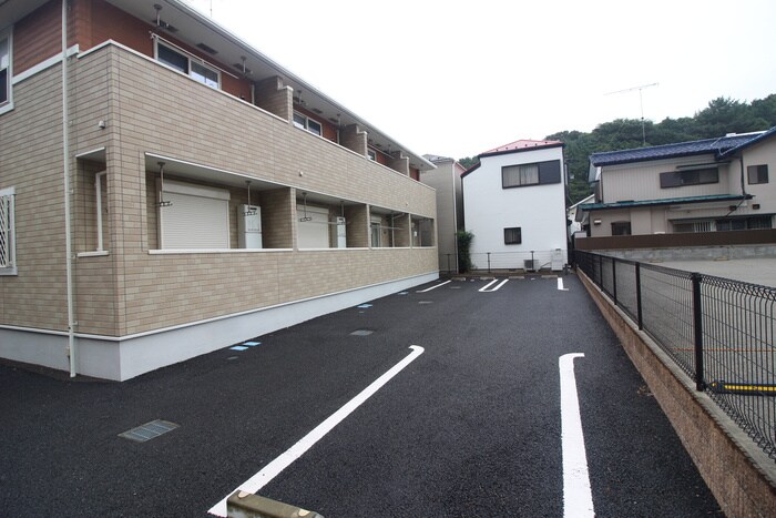 物件外観写真5　(駐車場)