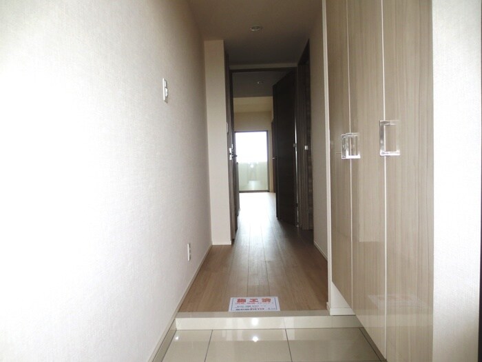 物件内観写真7　(玄関)