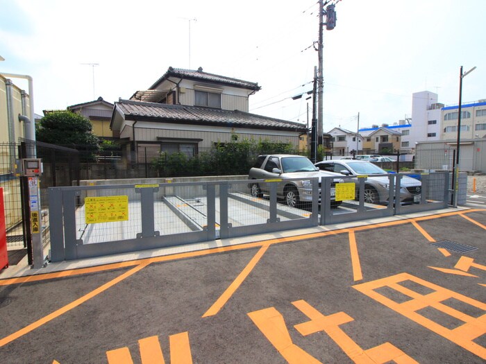 物件外観写真3　(駐車場)