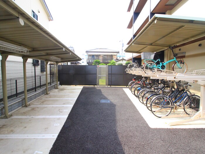 物件外観写真4　(駐輪場)