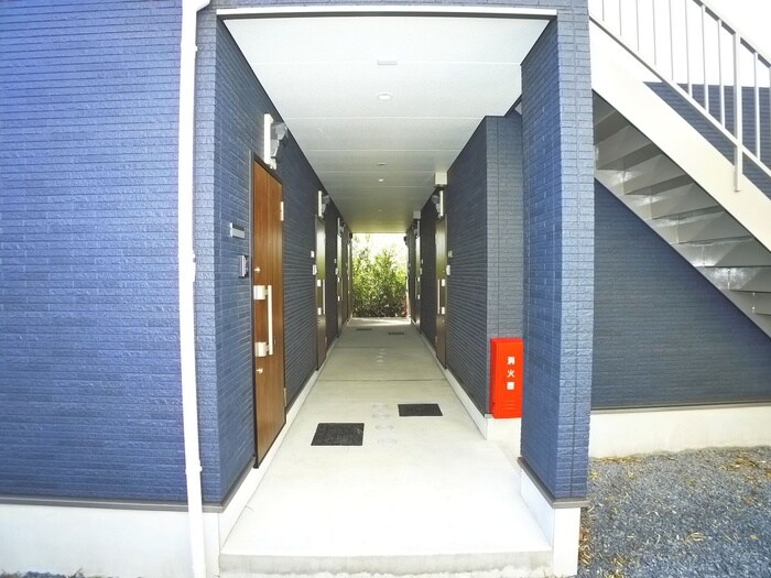 物件外観写真2　(エントランス部分)