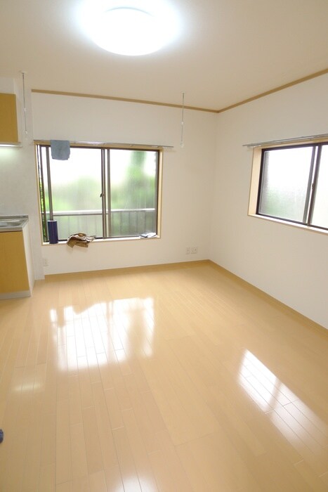 物件内観写真7　(室内からの展望)