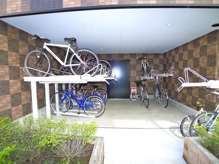 物件外観写真3　(駐輪場)