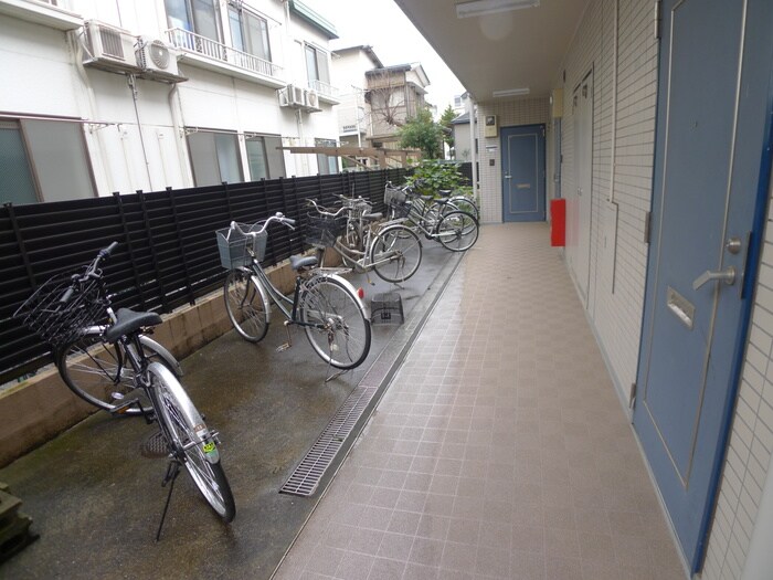 物件外観写真4　(駐輪場)