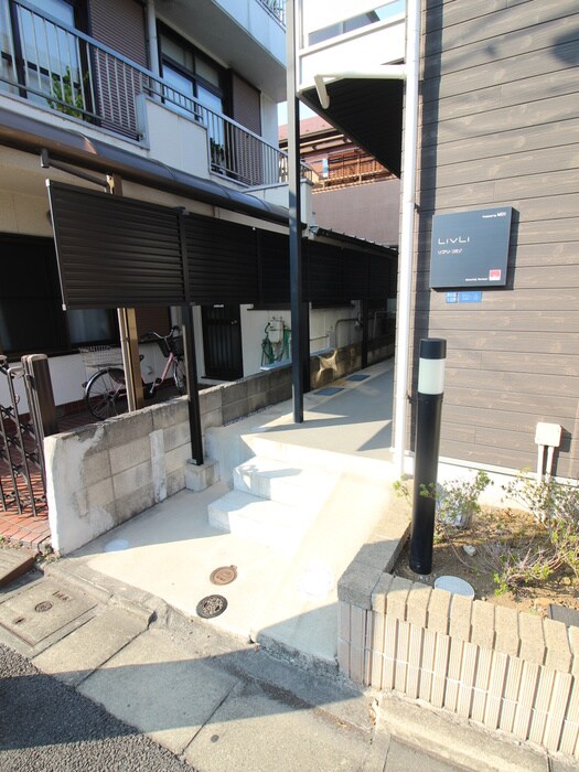 物件外観写真3　(エントランス部分)