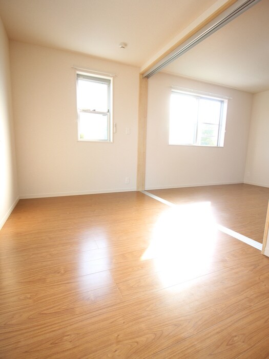 物件内観写真10　(室内からの展望)