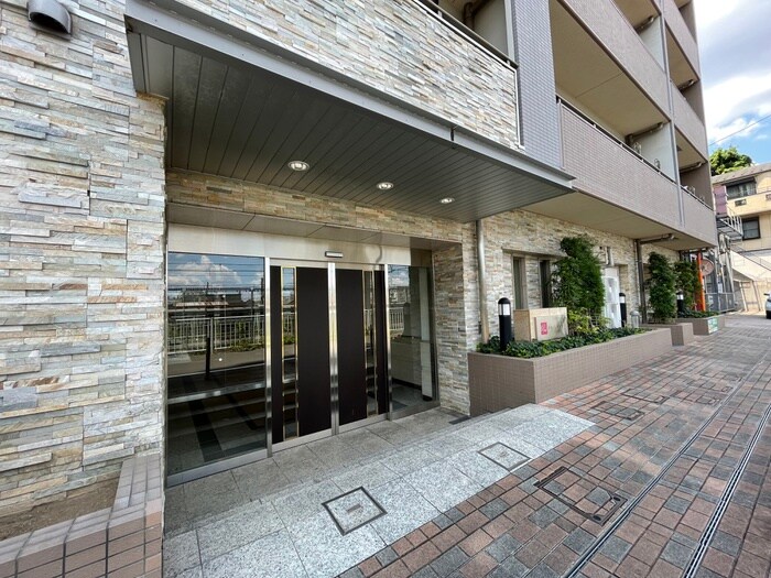 物件外観写真3　(エントランス部分)