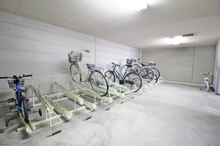物件外観写真6　(駐輪場)