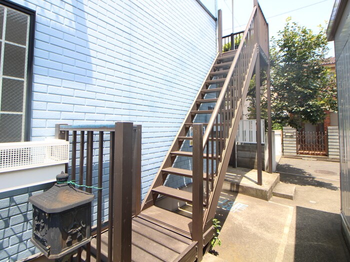 物件外観写真2　(エントランス部分)