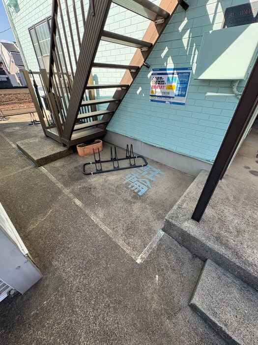 物件外観写真4　(駐輪場)