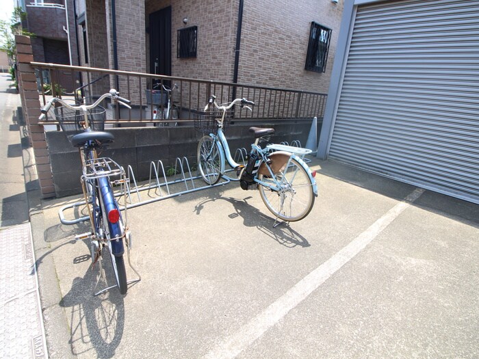 物件外観写真6　(駐輪場)