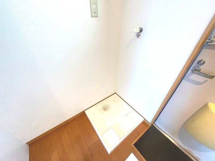 物件内観写真11　(洗濯機置場)