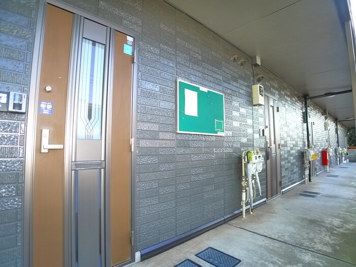物件外観写真4　(エントランス部分)
